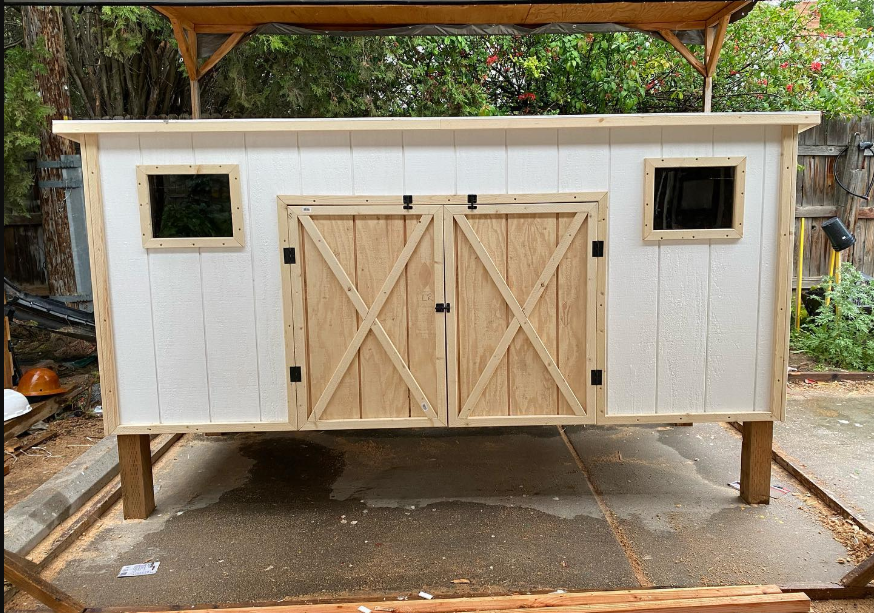 XL Deluxe Coop with T1-11 siding